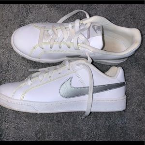 Nike court royale